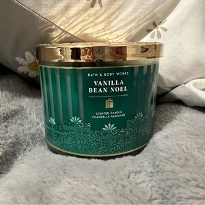 Vanilla Holidays Bath and Body Works Candle
